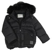 Černá prošívaná šusťáková zimní bunda s kapucí s kožešinou RIVER ISLAND