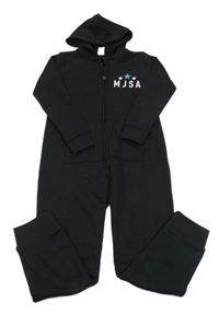 Černá tepláková kombinéza s písmenky a nápisy a kapucí SF