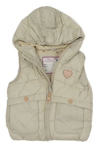 Smetanová prošívaná šusťáková zateplená vesta se srdíčkem a kapucí dopodopo