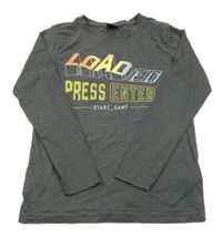 Sivé tričko s farebnymi nápisy Chapter young