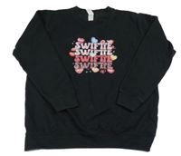 Čierna mikina s nápismi a srdíčky - Taylor Swift AWDis