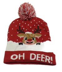 Červeno-bílá vzorovaná pletená čepice se sobem a bambulí 