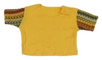 Oranžovožluté tričko s farebnymi háčkovanými rukávy