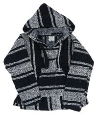 Čierno-biely pruhovaný sveter s kapucňou