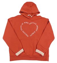 Červená mikina so srdíčkem z nápisu a kapucňou M&S