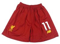 Karmínové športové futbalové kraťasy FC Liverpool a číslom New Balance