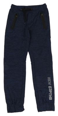 Tmavomodro-černé melírované sportovní tepláky s nápisem YIGGA