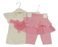Nové - 2set - Smetanové tričko s mašlí a cvočky + capri legíny s tylem