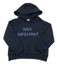 Tmavomodrá mikina s nápisom a kapucňou