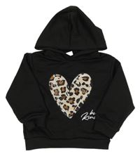 Čierna mikina so vzorovaným srdcem a kapucňou