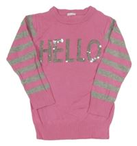 Ružovo-sivý sveter s nápisem z flitrů a pruhy na rukávech