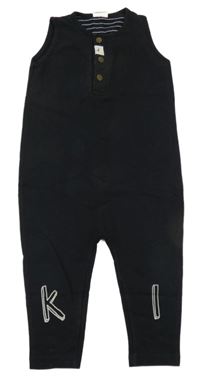 Čierny teplákový overal s písmeny