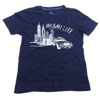 Tmavomodré tričko s městem a autom Pepperts