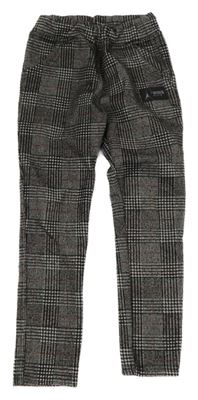 Čierno-bielo-červené kockované legíny s Eifelovkou