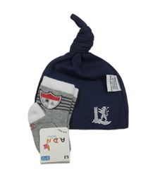 2set - Tmavomodrá bavlnená čapica s potiskem + sivo-biele ponožky s erbem