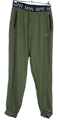 Pánske khaki šušťákové cuff nohavice Boohoo