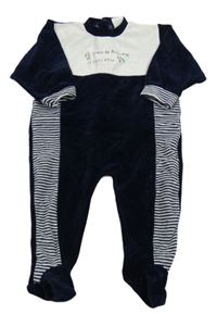 Tmavomodro-biely zamatový overal s nápisom