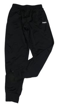 Černé sportovní tepláky s logem JAKO