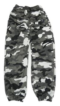 Army cuff plátěné kalhoty s nášivkou New Look