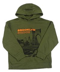 Tmavokhaki mikina s potiskem - Brooklyn a kapucí PRIMARK