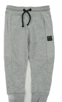 Šedé melírované tepláky s nášivkou F&F