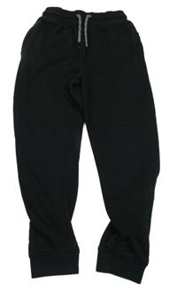 Černé tepláky Next