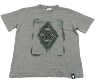 Sivé tričko s písmenem