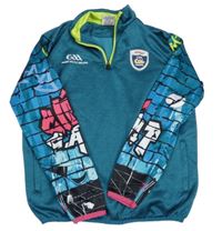 Tmavozeleno-barevná sportovní mikina s nášivkou a grafitti na rukávech