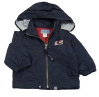 Tmavomodrá šusťáková jarní bunda s vlajkami a kapucí