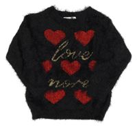 Čierny chlpatý sveter so srdiečkami