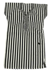 Čierno-biele pruhované ľahké šaty s výšivkami