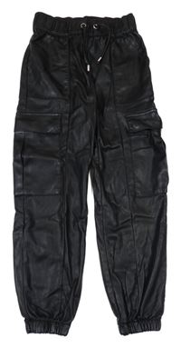 Čierne koženkové cargo cuff nohavice Matalan