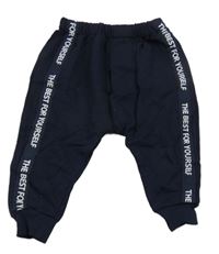 Tmavomodré ľahké tepláky s nápismi