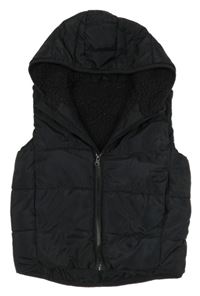 Černá šusťáková prošívaná zateplená vesta s kapucí Dunnes