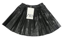 Čierna plisovaná koženková sukňa Zara