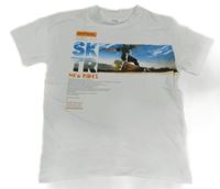 Bílé tričko se skateboardem C&A