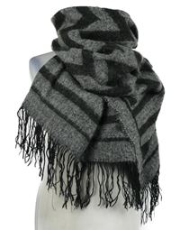 Dámská šedo-černá vzorovaná šála s třásněmi