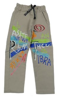 Světlešedé plátěné kalhoty s barevnými nápisy