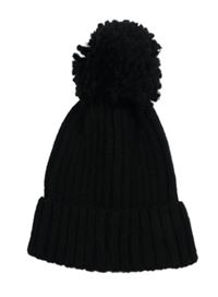 Čierna čapica s brmbolcom M&S