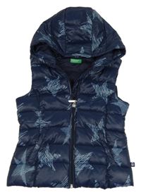 Tmavomodrá šusťáková zateplená vesta s hvězdami a kapucí Benetton