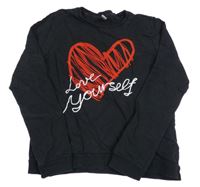 Čierna crop mikina so srdiečkom a nápisom