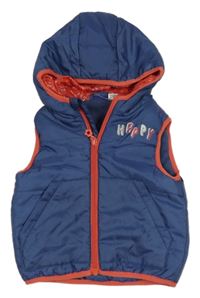 Tmavomodrá šušťáková zateplená vesta s nápisem, korálovým lemem a kapucňou Lupilu