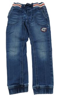 Tmavomodré cuff rifle s nášivkou a úpletovým pasem C&A