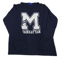 Tmavomodré tričko s písmenem