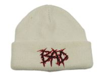 Smetanová čepice s nápisem 