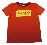 Červené vzorované športové tričko s nápisom