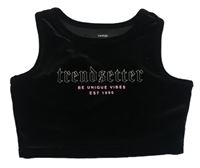 Čierny zamatový crop top s nápismi George