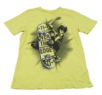 Neónově žlté tričko so skateboardistou C&A