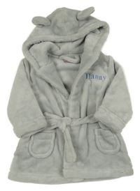 Světlešedý chlupatý župan s nápisem a kapucí 