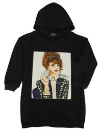 Čierna mikina s dívkou a kapucňou